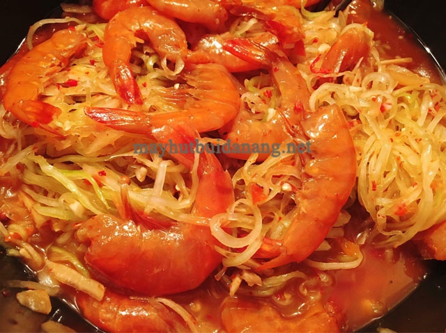 Tôm chua - Món ăn đặc sản Huế không bao giờ thiếu trong mâm cỗ Tết miền Trung.